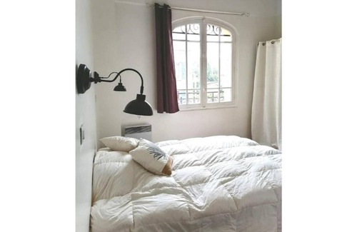 Luce House | Pretty town house with courtyard/ parking and Jacuzzi access (pets welcome)