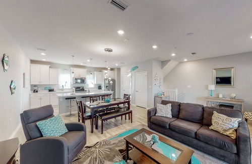 Ono Island House | Pretty townhome with pools & hot tub - less than half-mile to beach