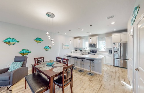 Ono Island House | Pretty townhome with pools & hot tub - less than half-mile to beach