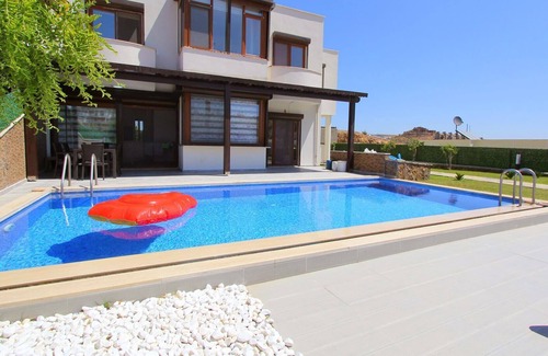 Dagbelen Villa | PRİVATE POOL VİLLA WİTH SEAVİEW İN QUİTE LOCATİON