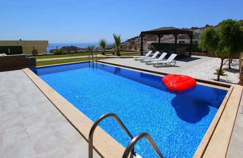 Dagbelen Villa | PRİVATE POOL VİLLA WİTH SEAVİEW İN QUİTE LOCATİON