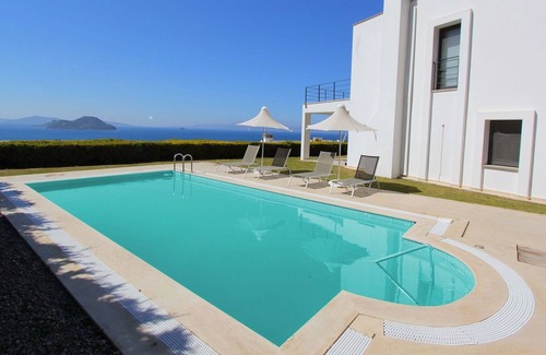 Bodrum City Center Villa | PRİVATE POOL VİLLA WİTH AMAZİNG SEAVİEW NEAR BEACH