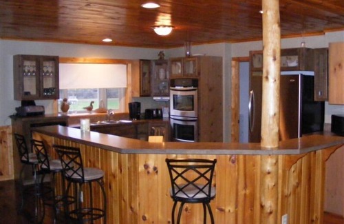 Sevierville Cabin | PRIC DROP -5,000 SF. Close to Dollywood, river access. Huge yard for games & dog