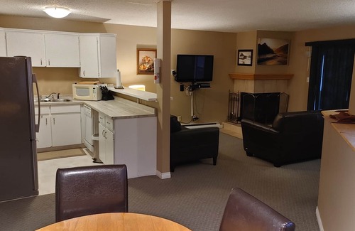 East Kootenay House | *PRICE DROP! 189 NT *Akiskinook 1 Br Condo - Pool/Hot Tub/Beach/Tennis/Golf!