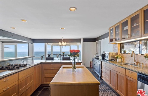 Eastern Malibu House | PRICELESS OCEANFRONT MALIBU RD SPECTACULAR GETAWAY QUIET LOCATION AWAY FROM PCH