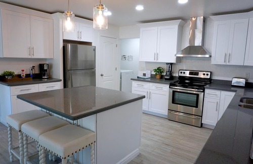 Peoria Ave Citizen's Group House | Prickly Pear Desert Oasis- 3 Bedroom/Pool/Spa/Putting Green
