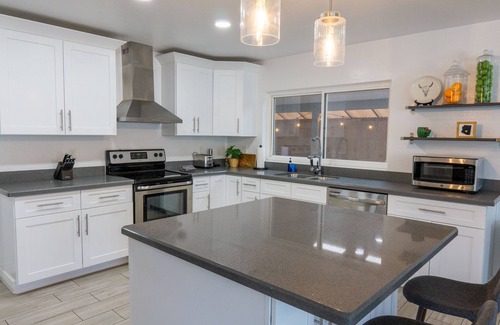 Peoria Ave Citizen's Group House | Prickly Pear Desert Oasis- 3 Bedroom/Pool/Spa/Putting Green
