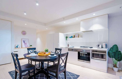 South Yarra Apartment | Pride Manor South Yarra Apt Free Parking Smart TV