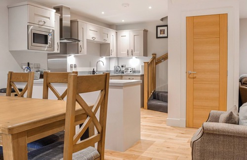 Linlithgow Cottage | Pride of Erin - UK45929