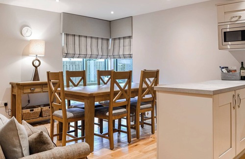 Linlithgow Cottage | Pride of Erin - UK45929