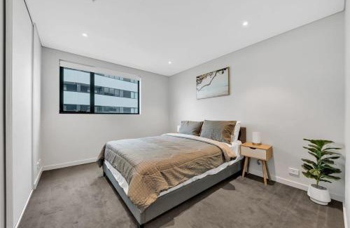 Williams Landing Apartment | Prime 1BR Apt in Williams Landing w parking