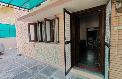 Bhopal Villa | Prime Area 1BHK Budget Stay
