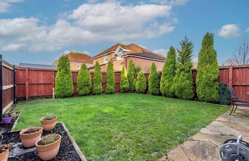 Toton House | Prime Beeston 3-Bed House with Driveway & Wi-Fi