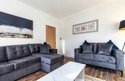 Toton House | Prime Beeston 3-Bed House with Driveway & Wi-Fi