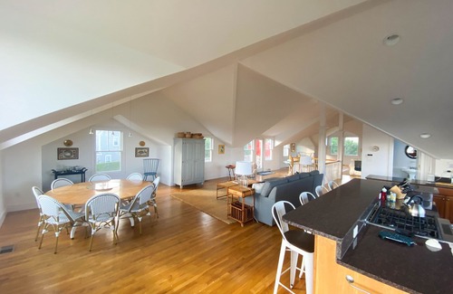 Brant Point House | Prime Brant Point Location – 5-Minute Walk to Beach & Downtown