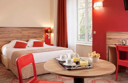 Perrache Apartment | Prime Confluence District Retreat: Modern Amenities