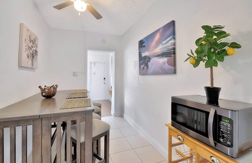 Pineapple Grove Arts District Cottage | PRIME DELRAY BEACH, CHARMING 2 BEDROOM COTTAGE, PETS WELCOME