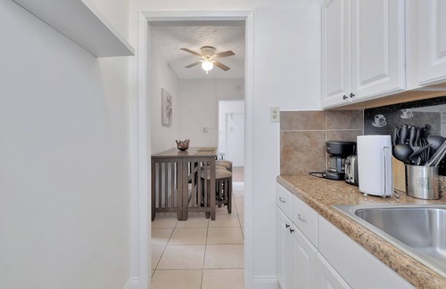 Pineapple Grove Arts District Cottage | PRIME DELRAY BEACH, CHARMING 2 BEDROOM COTTAGE, PETS WELCOME