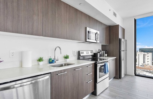 Downtown Miami Apartment | Prime Downtown Miami Highrise with Pool & Gym