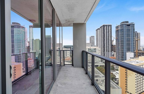 Downtown Miami Apartment | Prime Downtown Miami Highrise with Pool & Gym