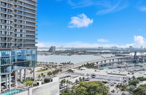 Downtown Miami Apartment | Prime Downtown Miami Highrise with Pool & Gym