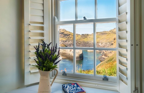 Boscastle Cottage | Prime harbour side, completely refurbished, sunset & sea view terrace