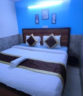 East of Kailash Hotel | Prime Hotel - 2 Mins From Durgabai Deshmukh South Campus Metro
