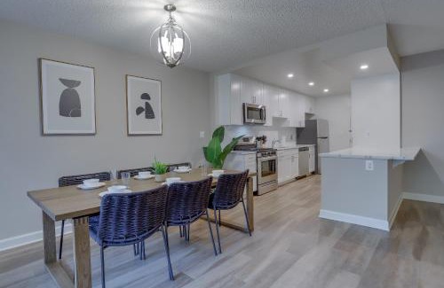 Aurora Highlands Apartment | Prime Location! 2BR Apartment in Crystal City