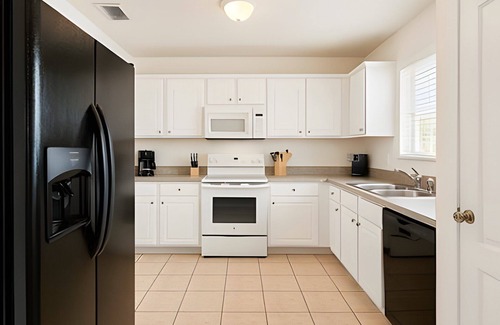 Indian Wells Apartment | Prime Location! 3BD/2BA Villa