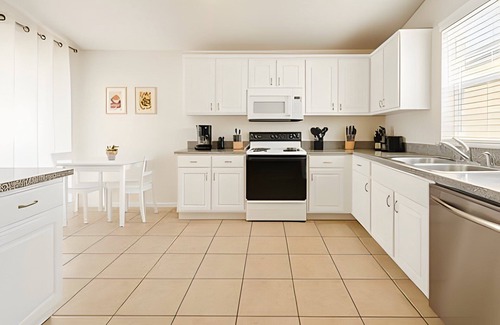 Indian Wells Apartment | Prime Location! 3BD/2BA Villa
