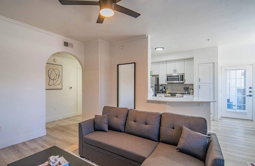 Glendale Apartment | Prime Location | Balcony, Pool, Gym, Parking, W/D