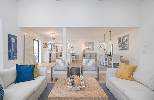Royal Harbor House | Prime Location Close to Downtown Waterfront/Boatslip 3 Bedroom 3 Bath Pool Home