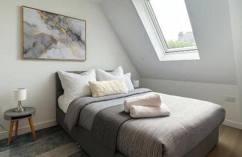Hammersmith Broadway Apartment | Prime Location! Cozy Stay by Riverside,Tube, Shops