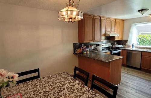 Pleasanton House | Prime location - Family sized house with dual balcony