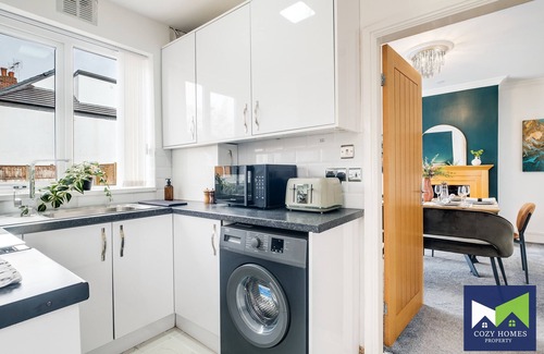 Hall Green House | Prime Location for Contractors and Relocations!
