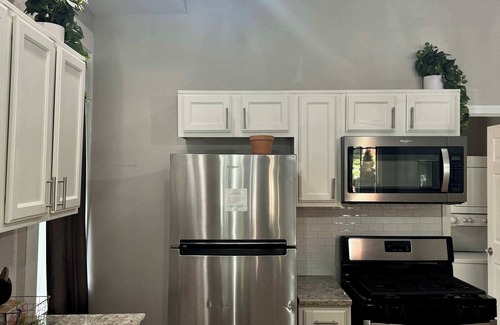 Victorian Village House | Prime Location – Free Parking – Short North