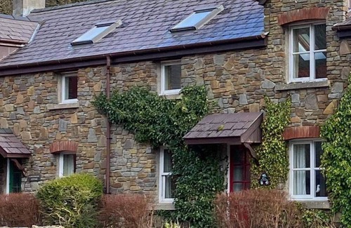 Solva Cottage | Prime location Honeysuckle Cottage Solva.