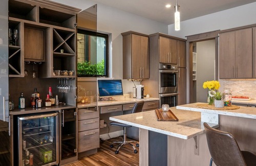 Coeur d'Alene House | PRIME LOCATION, Incredible views! River front Home CdA 2mi to town Spa Sleeps 8