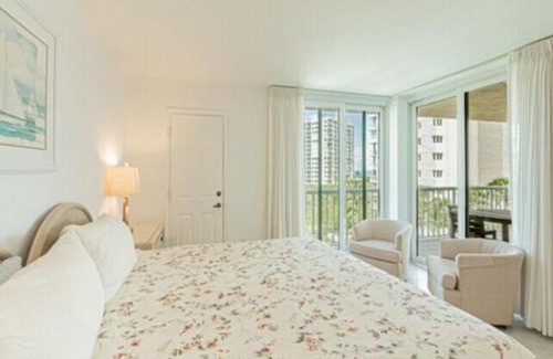 Park Shore Apartment | Prime Location Luxury Condo