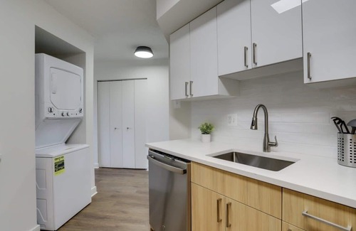 Pentagon City Apartment | Prime Location Modern Apartment at Pentagon City