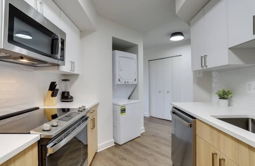 Pentagon City Apartment | Prime Location Modern Apartment at Pentagon City