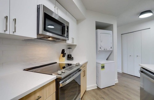 Pentagon City Apartment | Prime Location Modern Apartment at Pentagon City