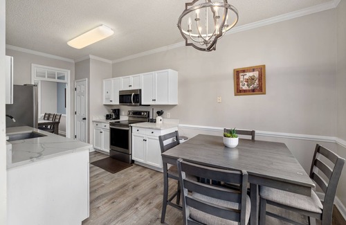 Southwest Raleigh House | Prime Location NC State & Downtown King Suite 3bthn