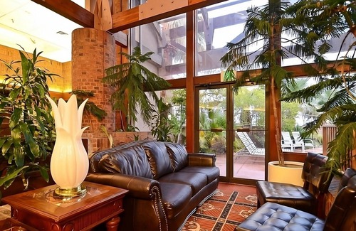 St. George Hotel | Prime Location! Onsite Pool, Free Parking, Breakfast, Pets Allowed!