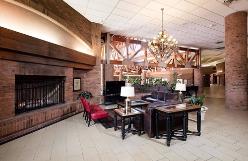 St. George Hotel | Prime Location! Onsite Pool, Free Parking, Breakfast, Pets Allowed!