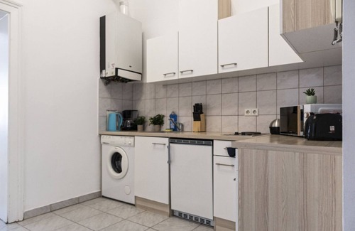 Ottakring Apartment | Prime Location & Peaceful room w/Backyard