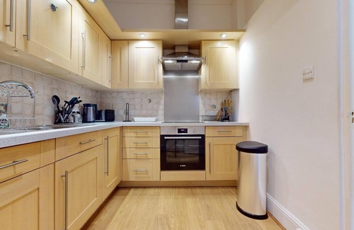 South Kensington House | Prime Location: Prince’s Gate Mews! 4BD