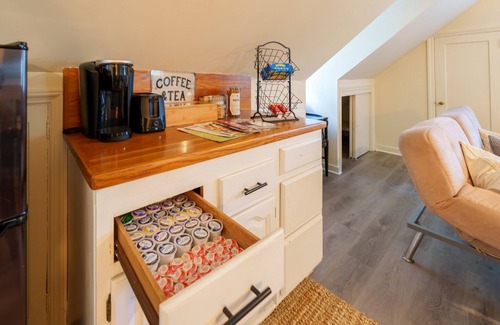 Princeton Junction House | Prime Location, Private Loft Apartment. Well-Appointed for Comfort & Convenience