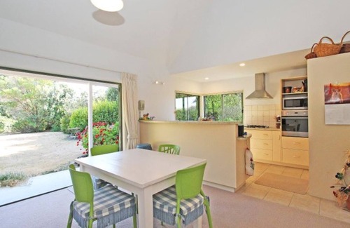Motueka House | Prime location; Quality Secluded Beach-front Cottage!