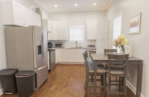 McFerrin Park House | Prime Location, Sleeps 12, 7 Beds, Cozy Front Porch